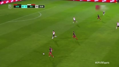 Newell´s River Comba saca Armani Newell´s River Comba saca Armani