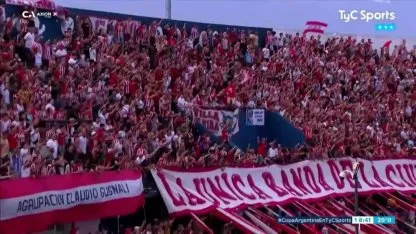 Estudiantes vs. Independiente (Chivilcoy): la salida de los equipos a la cancha Estudiantes vs. Independiente (Chivilcoy): la salida de los equipos a la cancha