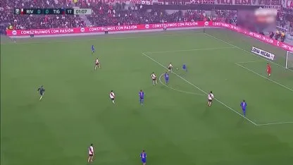 River vs. Tigre: con la intención de salvarla, casi gol en contra de Kevin Lomónaco River vs. Tigre: con la intención de salvarla, casi gol en contra de Kevin Lomónaco