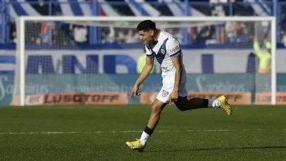 Vélez vs. Defensa y Justicia: el golazo de Claudio Aquino (2-0) Vélez vs. Defensa y Justicia: el golazo de Claudio Aquino (2-0)