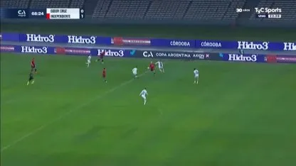 Godoy Cruz vs. Independiente: la atajada de Roberto Ramírez a Santiago Montiel Godoy Cruz vs. Independiente: la atajada de Roberto Ramírez a Santiago Montiel