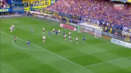 Boca vs. River: tiro libre de Zeballos, por arriba Boca vs. River: tiro libre de Zeballos, por arriba