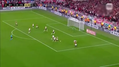 River vs Colo-Colo: Franco Armani tapa ante Cristian Zavala River vs Colo-Colo: Franco Armani tapa ante Cristian Zavala