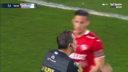 Vélez vs Independiente: ¡PENAL PARA EL FORTÍN! La falta la hizo Joaquín Laso sobre Francisco Pizzini Vélez vs Independiente: ¡PENAL PARA EL FORTÍN! La falta la hizo Joaquín Laso sobre Francisco Pizzini