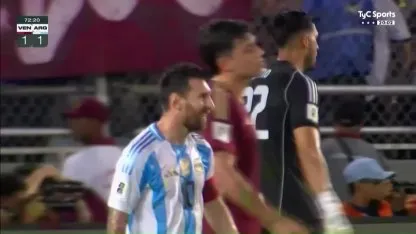 Messi no pudo definir bien y tapó Romo: era el 2-1 Messi no pudo definir bien y tapó Romo: era el 2-1