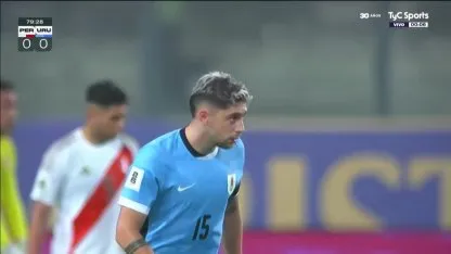 Valverde fue el más peligroso en mal partido de Uruguay ante Perú Valverde fue el más peligroso en mal partido de Uruguay ante Perú