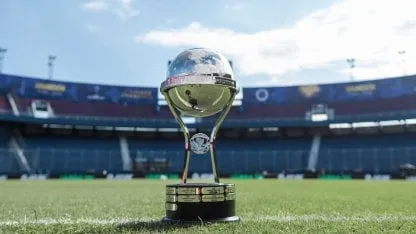 El trofeo en la previa de la final El trofeo en la previa de la final