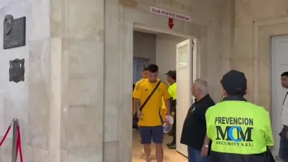 Tras el escándalo y por decisión de la LPF, Boca se fue de Huracán sin hablar Tras el escándalo y por decisión de la LPF, Boca se fue de Huracán sin hablar