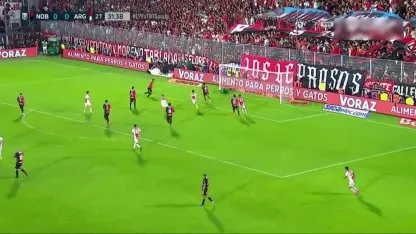 La atajada de Navas al cabezazo de Herrera en Newell's vs. Argentinos La atajada de Navas al cabezazo de Herrera en Newell's vs. Argentinos