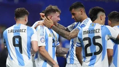 Julián Álvarez pidió a Cristian Romero. Julián Álvarez pidió a Cristian Romero.