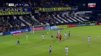 El tiro al palo de Nicolás Fernández para Godoy Cruz ante Luqueño El tiro al palo de Nicolás Fernández para Godoy Cruz ante Luqueño