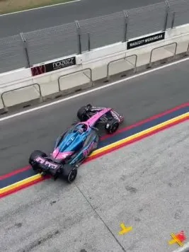 Franco Colapinto saliendo del box de Alpine en Zandvoort (Video: @AshnaBeek) Franco Colapinto saliendo del box de Alpine en Zandvoort (Video: @AshnaBeek)